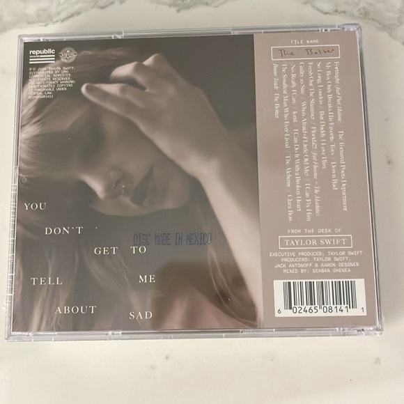 Sealed - The Bolter Taylor Swift Collectors Edition Deluxe CD 🤍🖤 - Picture 3 of 3